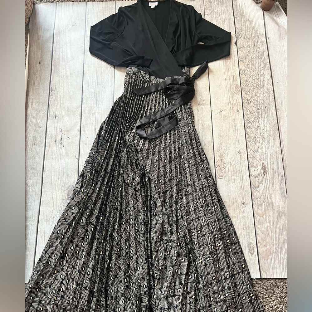 LuLaRoe Deanne elegant wrap dress size small